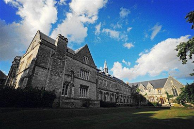 英国高中留学2018 如何甄选靠谱的自费留学中介机构